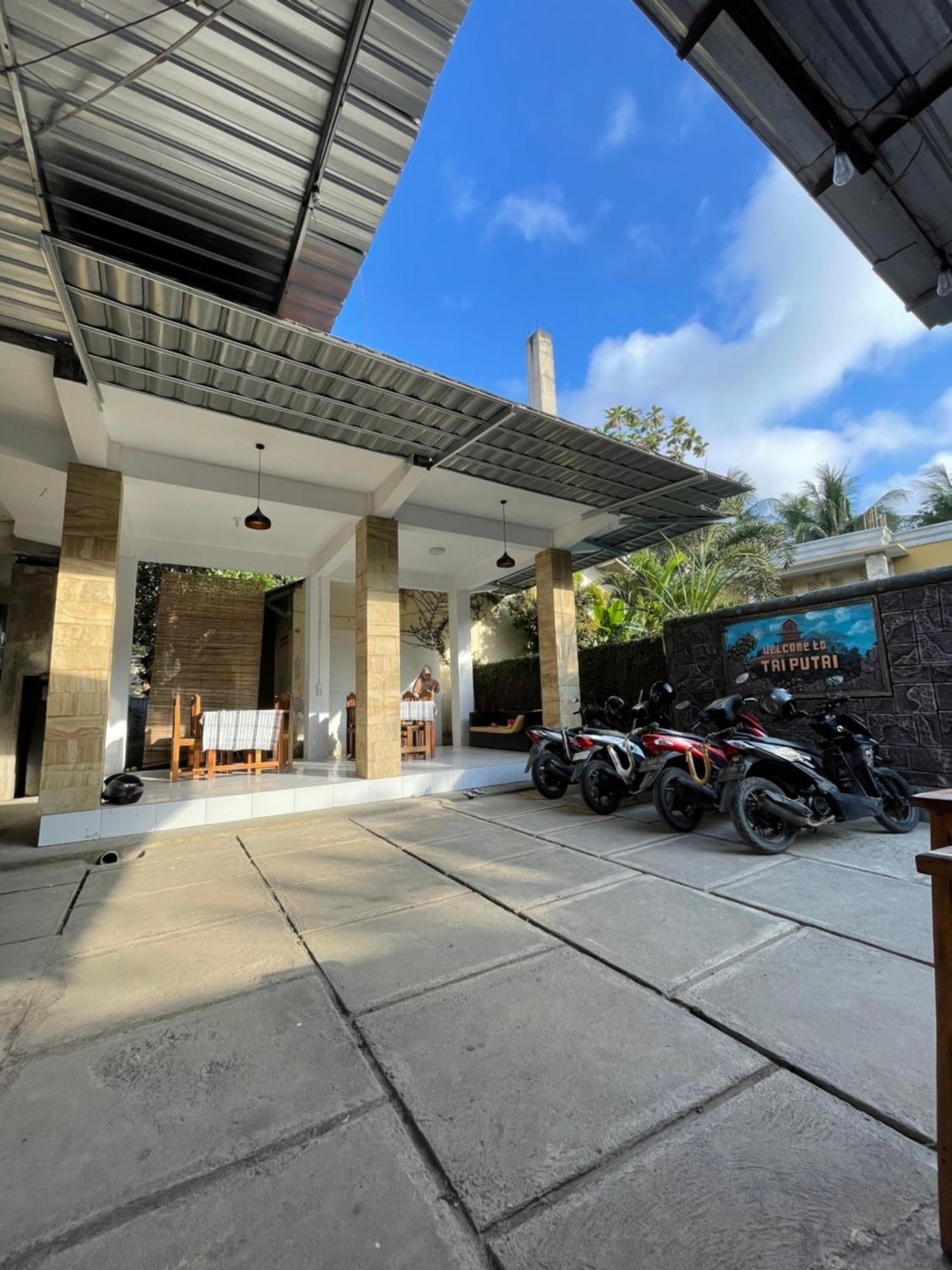 Tri Putri Homestay Kuta  Exterior foto